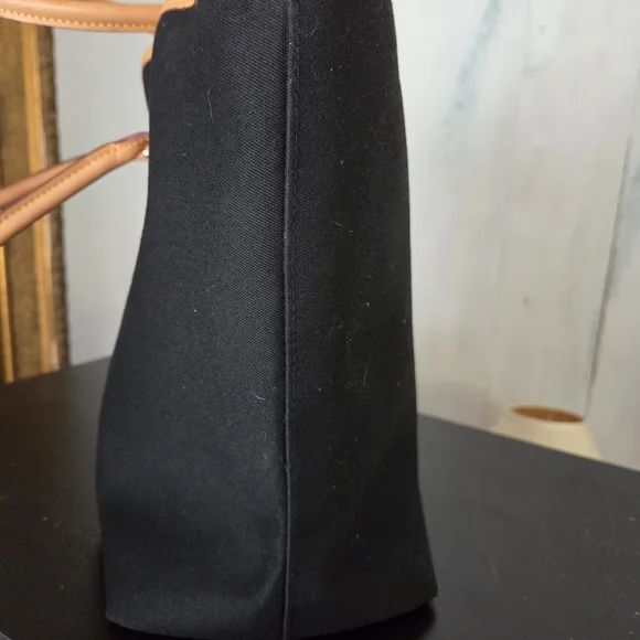 Elegant Black and Tan Tote Bag - Picture 11 of 16